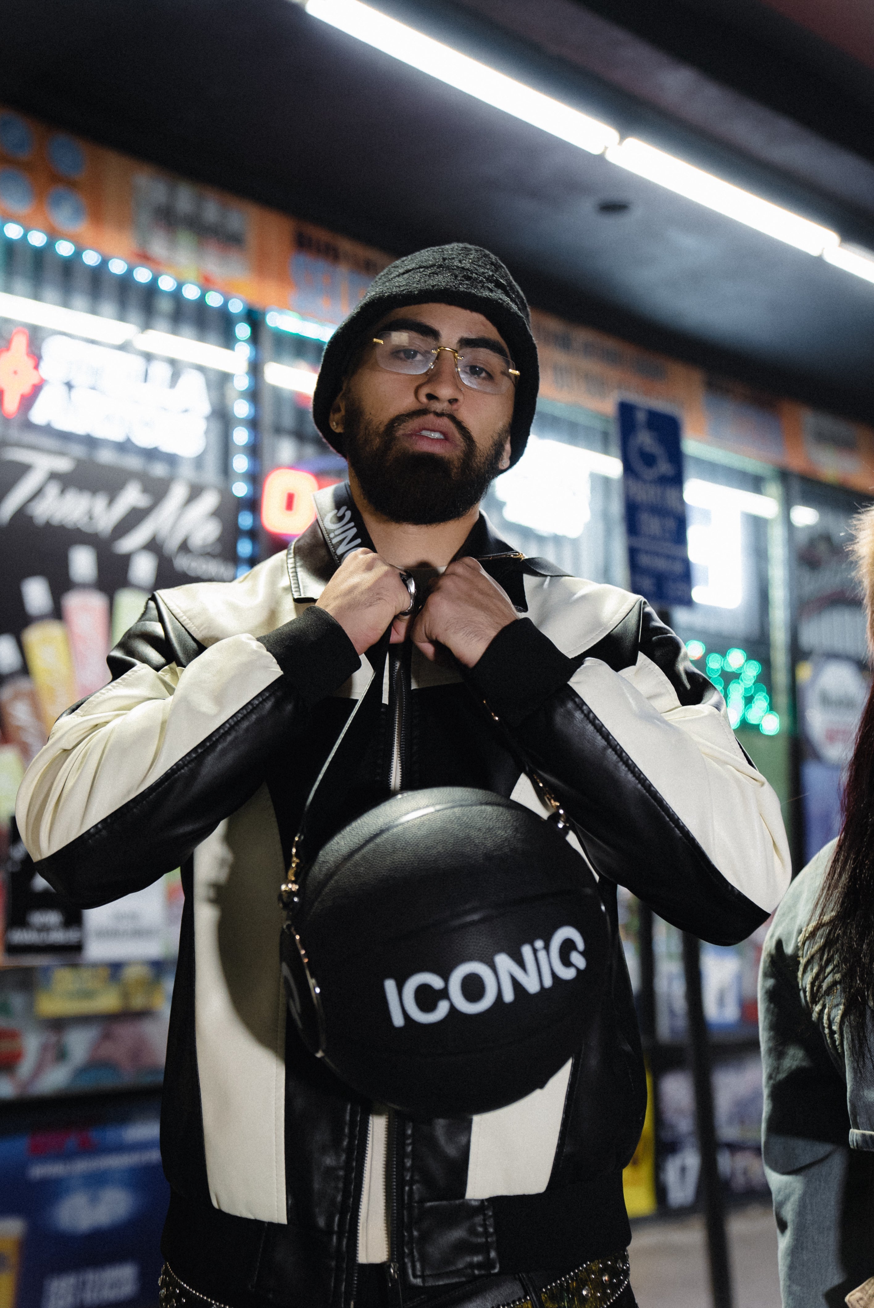 IconiQ Basketball Speaker - Black